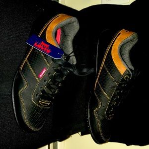 Mens shoes sizes 10. Received as a gift not my style